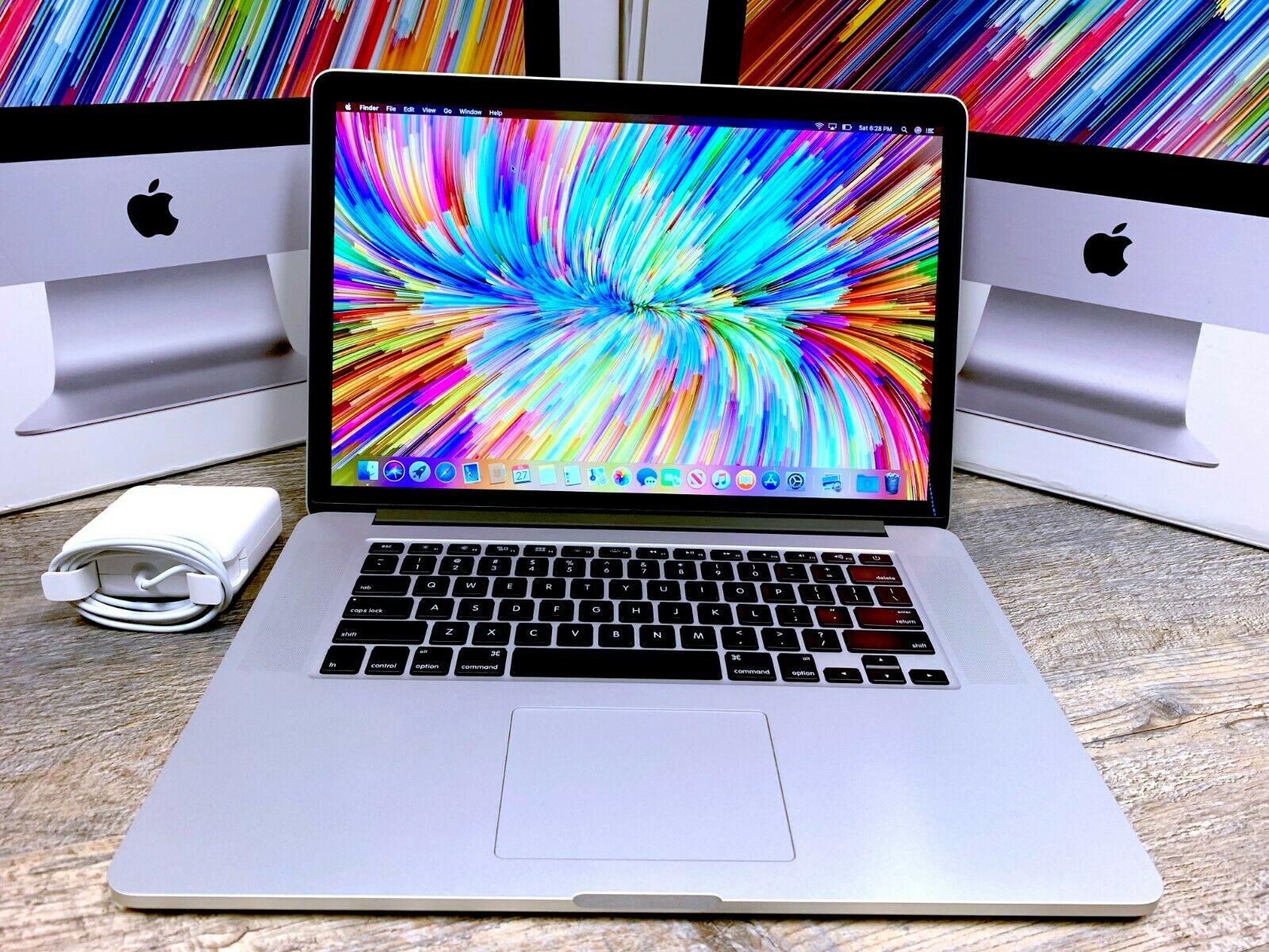 Apple MacBook Pro 15 Laptop / QUAD CORE i7 / 512GB SSD / Retina / MacOSX-2020